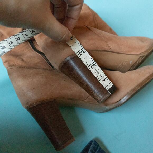 J Crew Genuine Italian Leather Stacked Heel Almond Toe Zipper Boots Size 8 - Picture 8 of 9